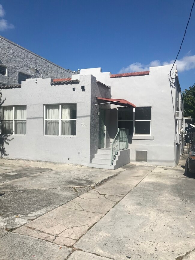 Building Photo - 1021 SW 5th St