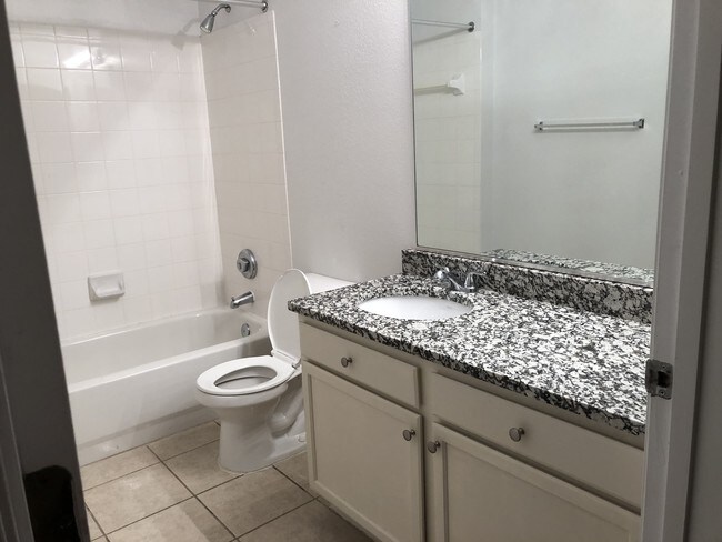 Foto del edificio - 1580 Spring Gate Dr