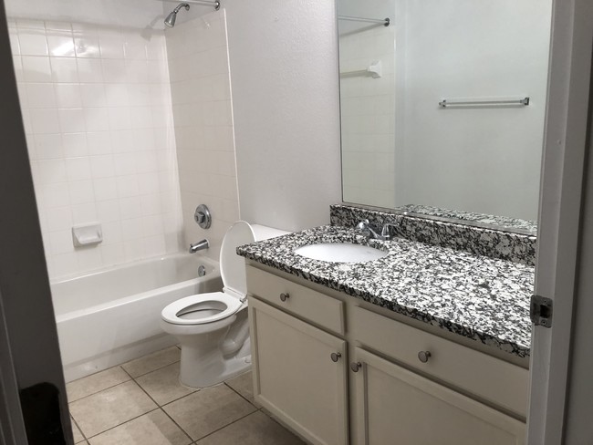 Building Photo - 1580 Spring Gate Dr