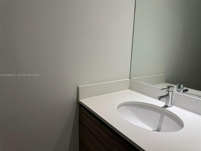 Foto del edificio - 121 NE 34th St