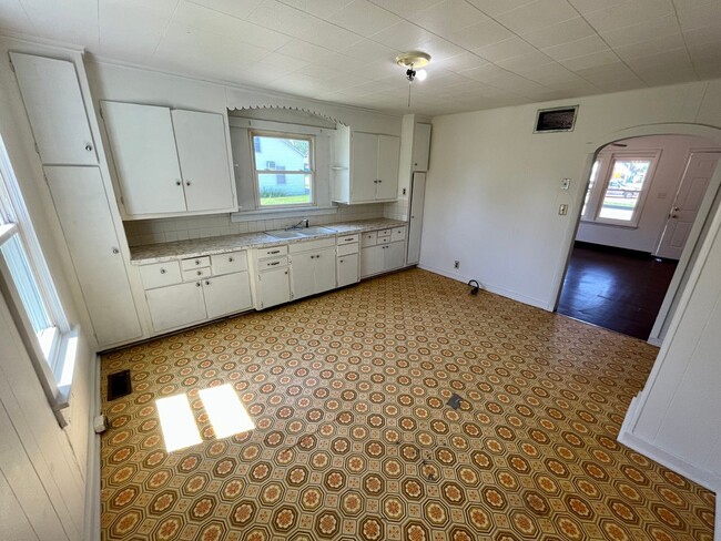 Building Photo - 2 Bed | 1 Bath | Single Family Home