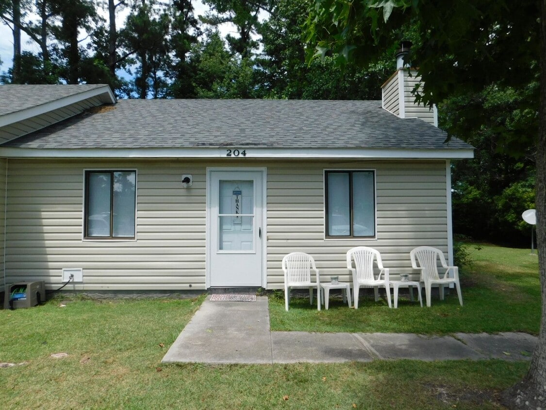 Primary Photo - Affordable Gem!