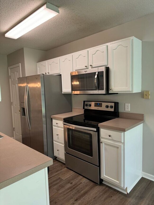 Building Photo - Home in the heart of Richmond Hill- Mainst...