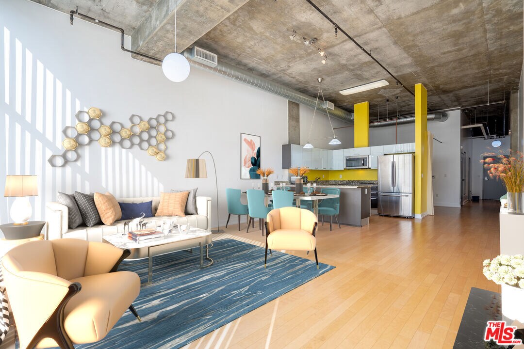 Foto principal - 645 W 9th St