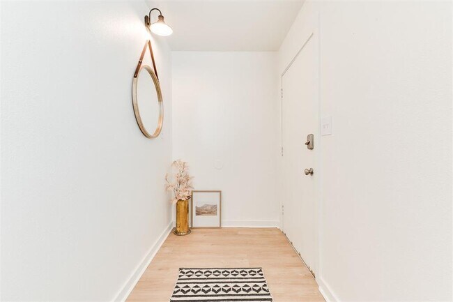 Foto del edificio - 1624 N Blackwelder Ave