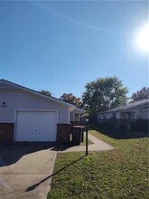 Building Photo - 1909 Sycamore Pl