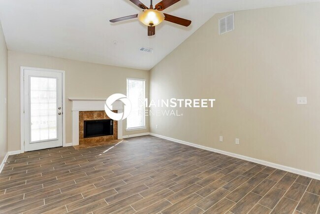 Building Photo - 3 Bedroom Pet-Friendly Home in LOCUST GROVE, GA with Main Street Renewal
