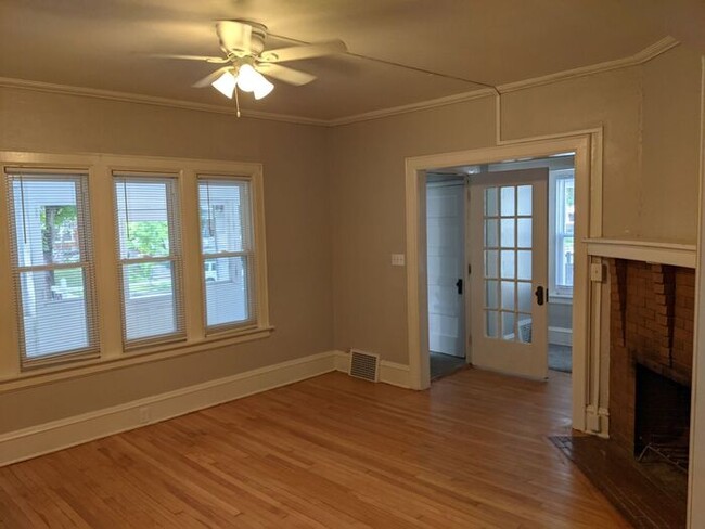 Building Photo - Two Story Bungalow