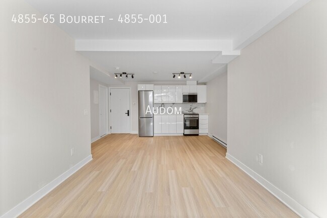 Interior Photo - Bourret