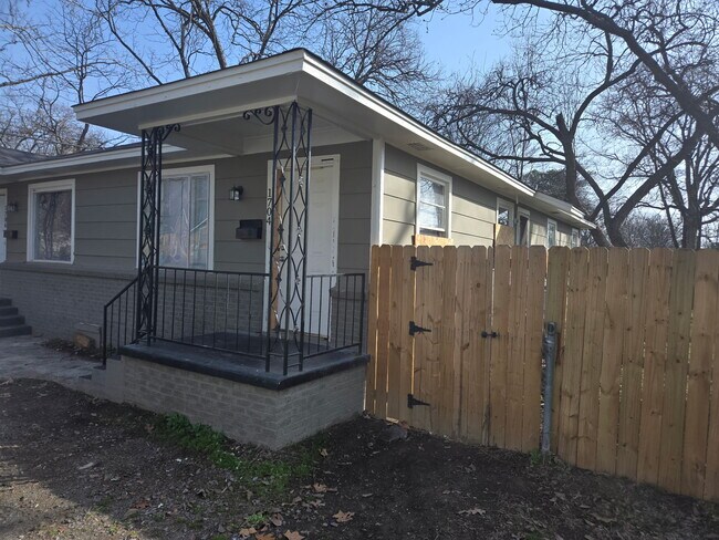 Building Photo - 1704 Frank St