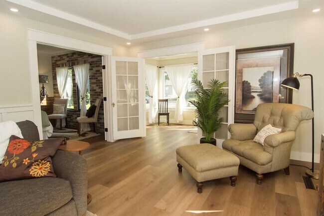 Building Photo - 1924 Cleveland Blvd