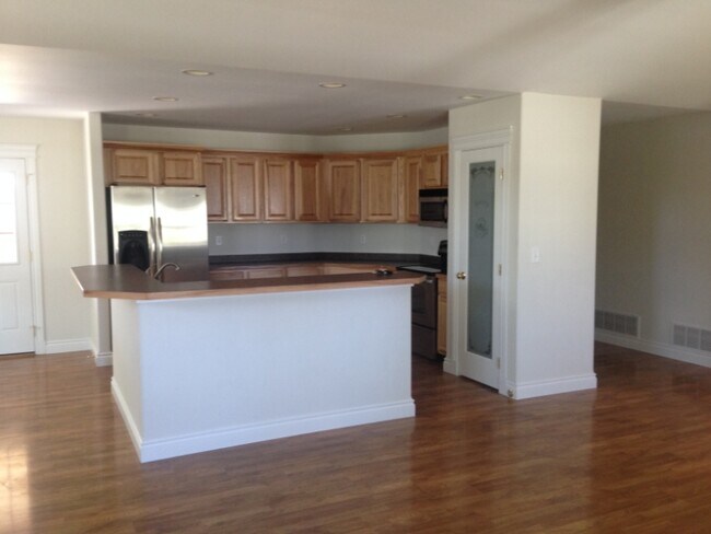 Foto del edificio - 3438 Curlew St