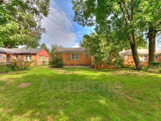 Building Photo - 228 SW 46th St