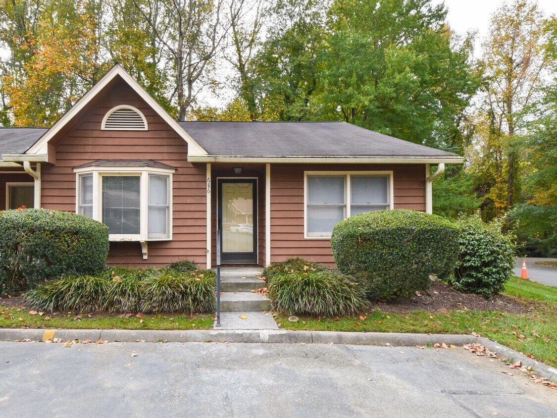 3 bedrooms, 2 bath one level town-home wit... - 3 bedrooms, 2 bath one level town-home wit...