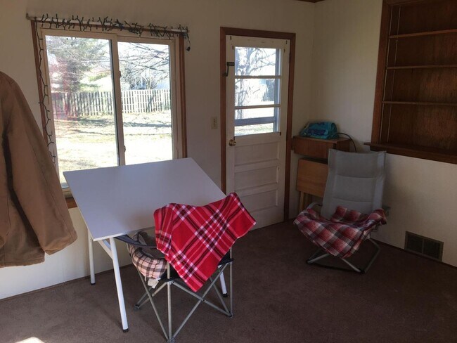 Foto del edificio - 1 bed 1 bath, 844 square foot home located...