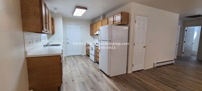 Foto del edificio - 3246 Lands End Ave