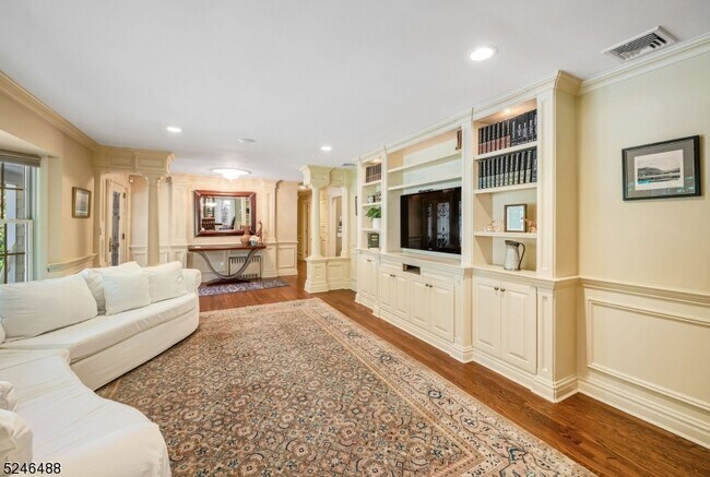 Building Photo - 486 Weymouth Dr