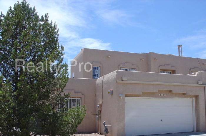 Primary Photo - 11320 Campo del Oso Ave NE