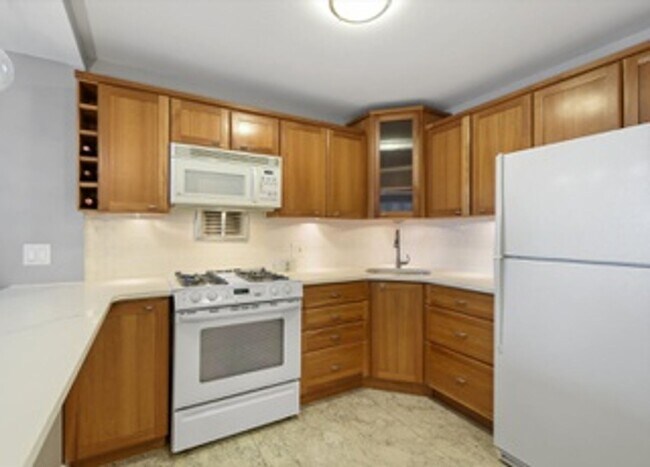 Building Photo - Highly desirable 1b apartment in Lakeshore...