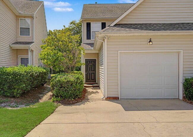Foto del edificio - Townhome in Desirable Hedingham Community