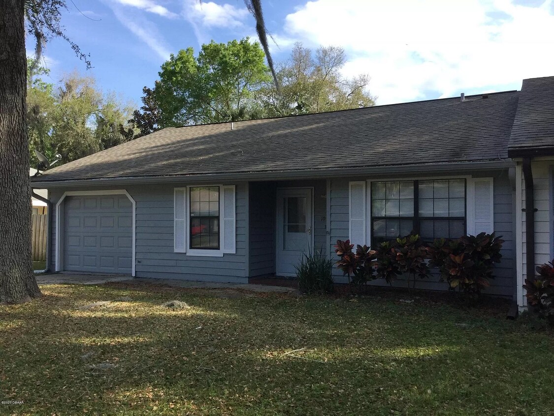 1058 W Samms Ave, Port Orange, FL 32129 Townhome Rentals in Port