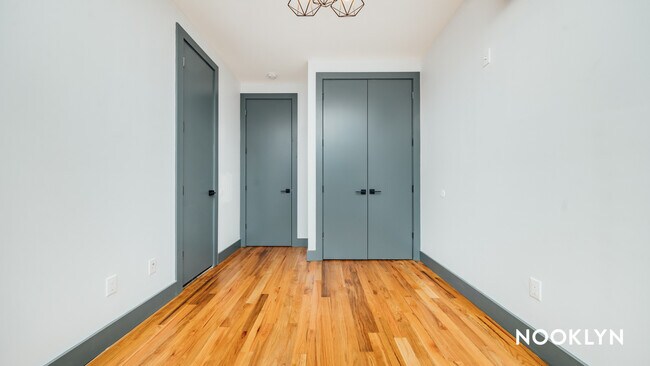 Foto del edificio - 237 Montrose Ave