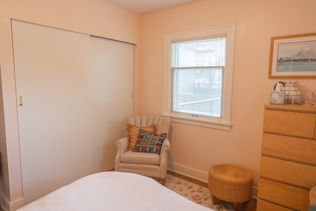 Building Photo - 330 N 73rd St