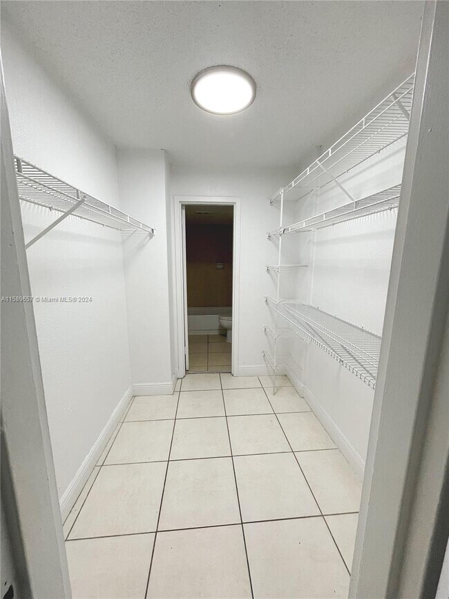 Building Photo - 1805 Sans Souci Blvd