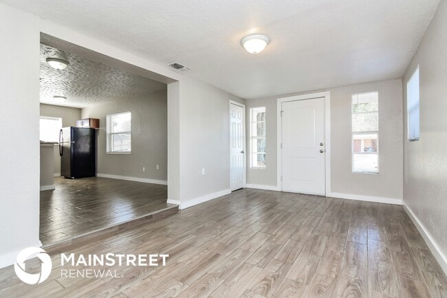 Building Photo - 5204 S 80th St