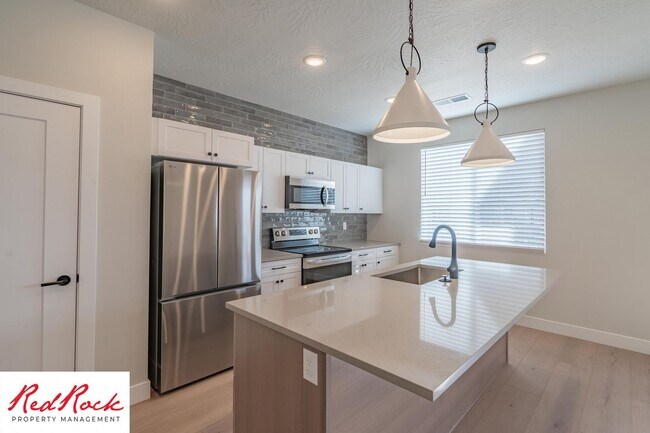 Foto del edificio - 3 Bedroom Single-Level Townhome In Cottonwood - Small Dog Friendly!