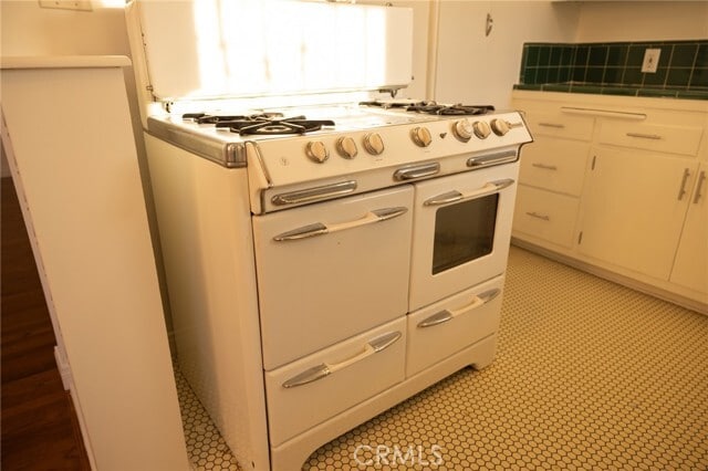 Building Photo - 1745 Mariposa Ave