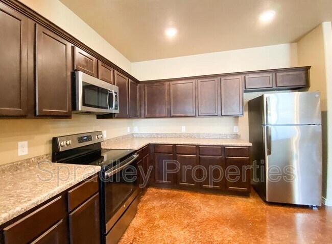Building Photo - 1572 Kal Ct