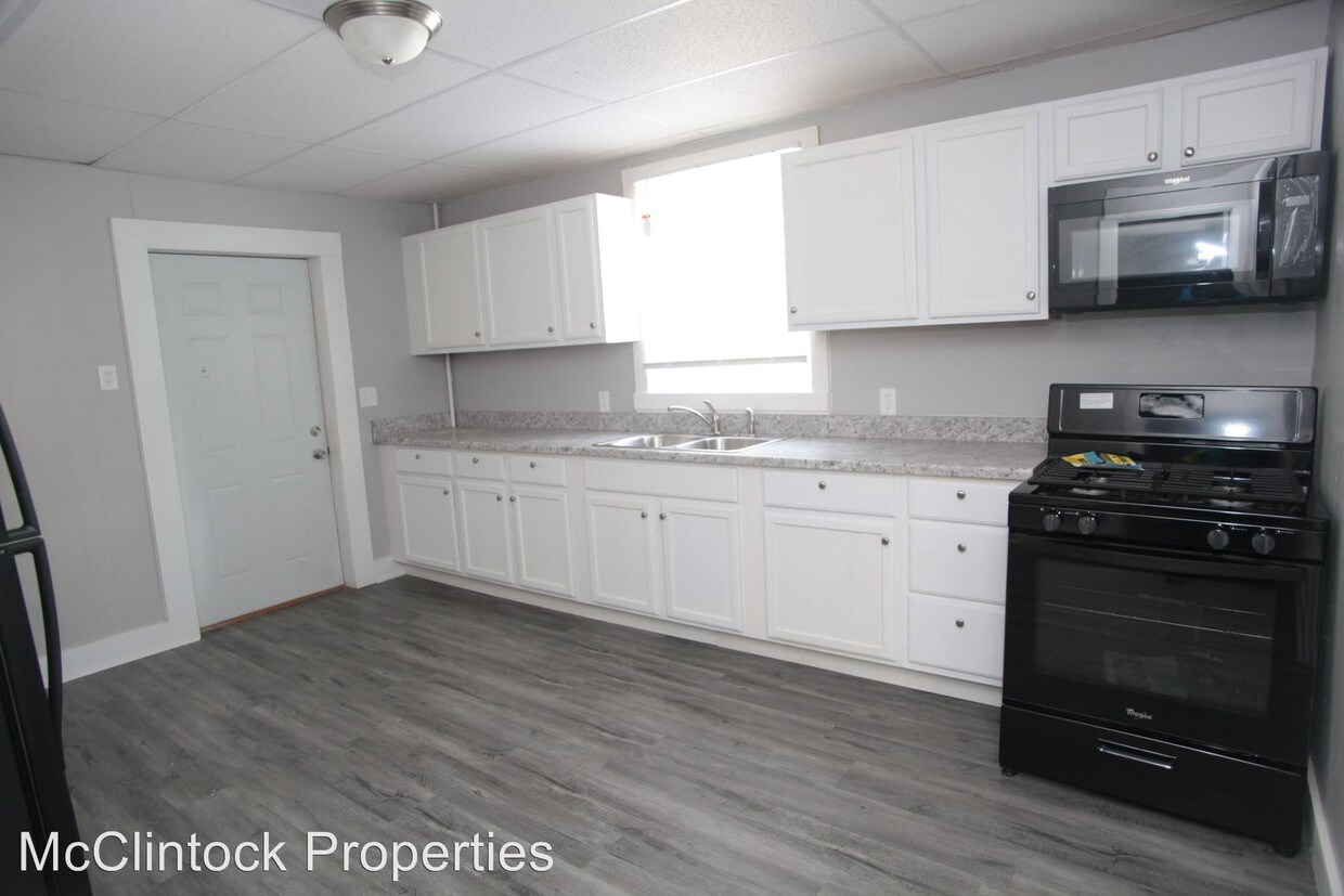 Primary Photo - 1335 W 13th St