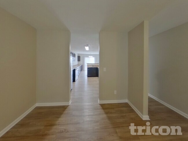 Foto del edificio - 905 Farnsworth Dr