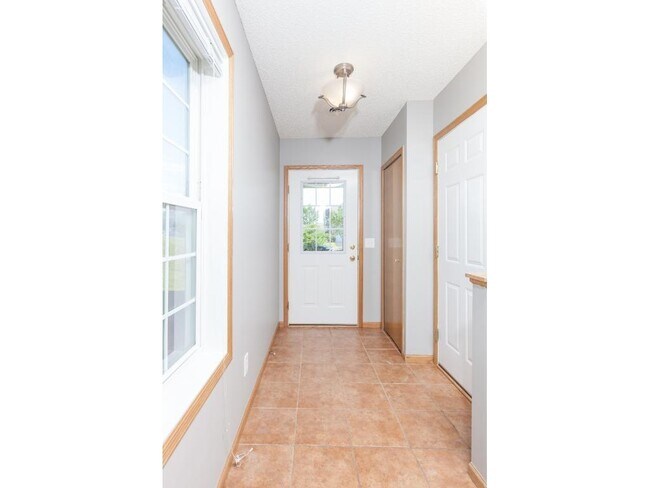 Foto del edificio - 7134 Merrimac Ln N