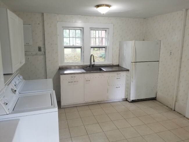 Foto del edificio - 126 Plainview Rd