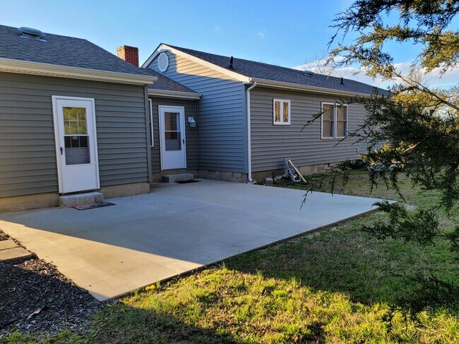 Building Photo - 31449 Sunset Dr