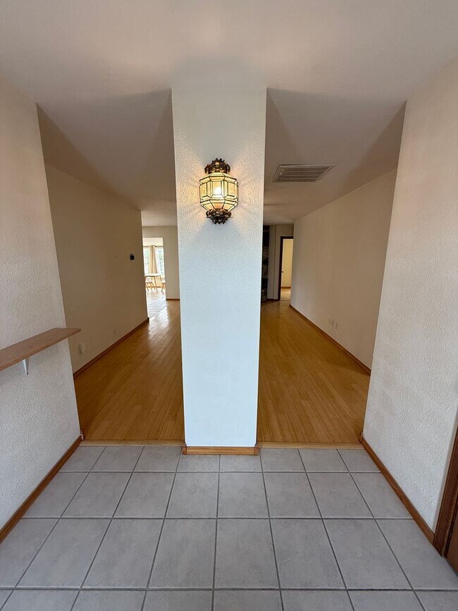Foto del edificio - 2719 Topley Ave