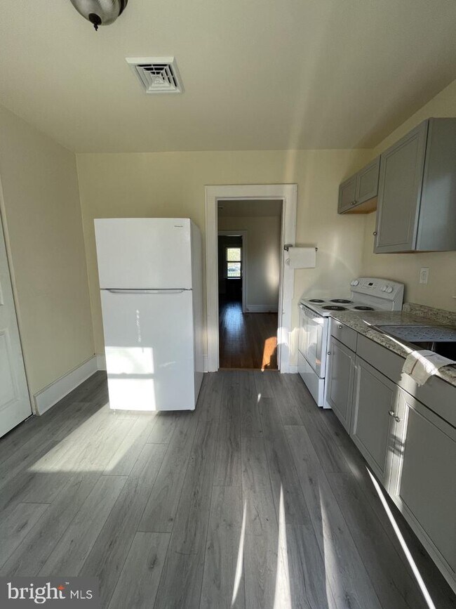 Foto del edificio - 6013 Rosedale Dr