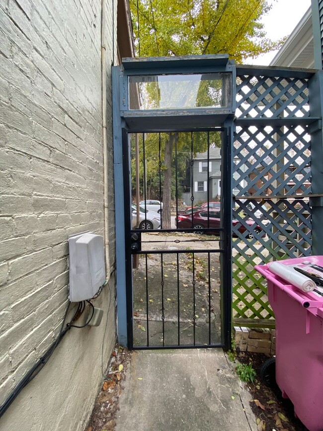 Building Photo - 6 Bed/2.5 Bath Mins. From UC $700/pp ($4,200/mo)!