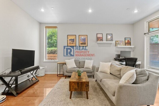 Building Photo - 2640 Central Ct