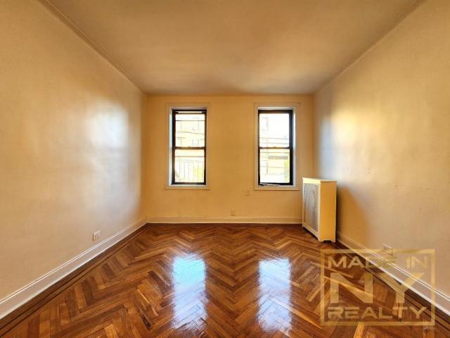 Foto del edificio - 2 bedroom in ASTORIA NY 11102