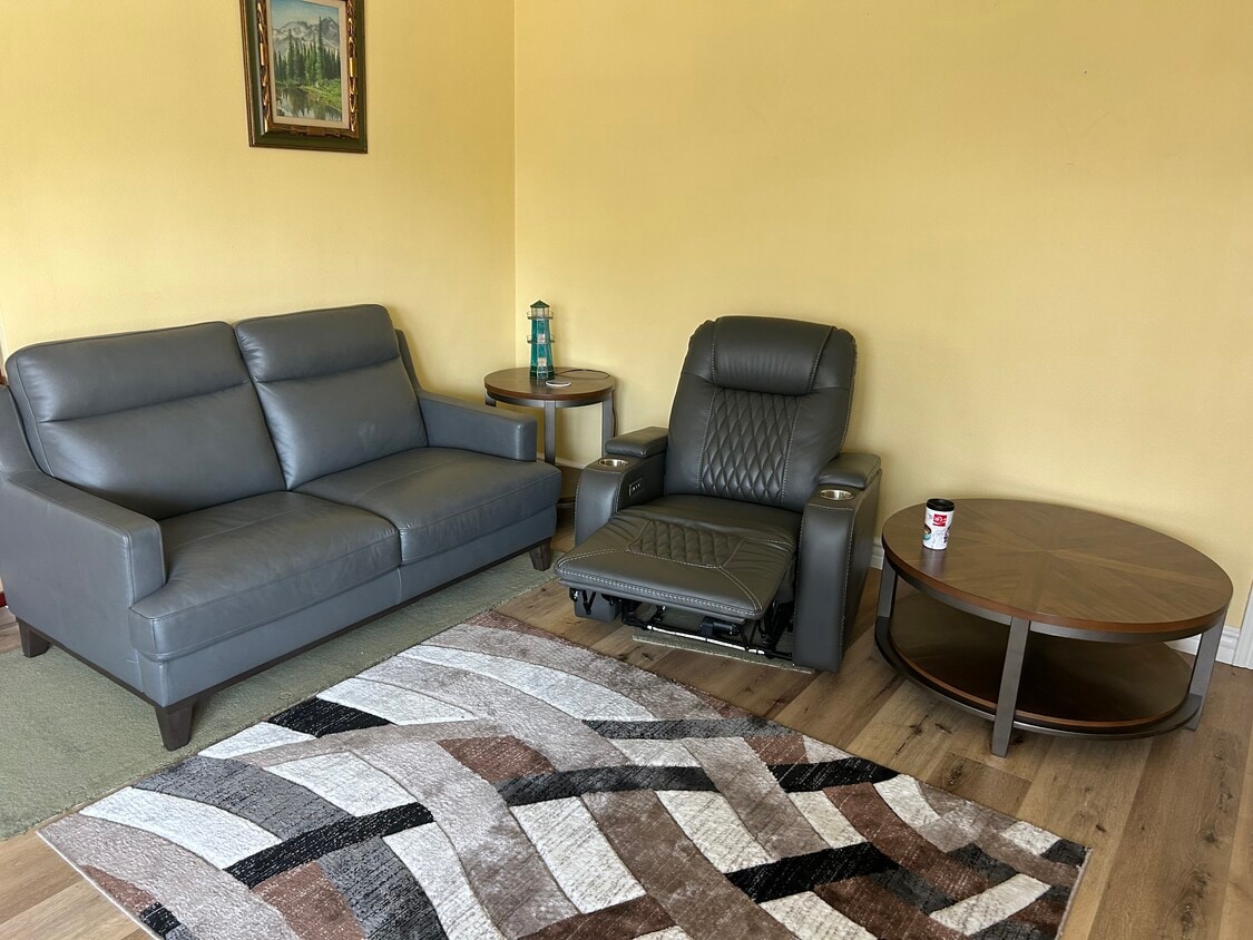 Foto principal - 637 Dornie St