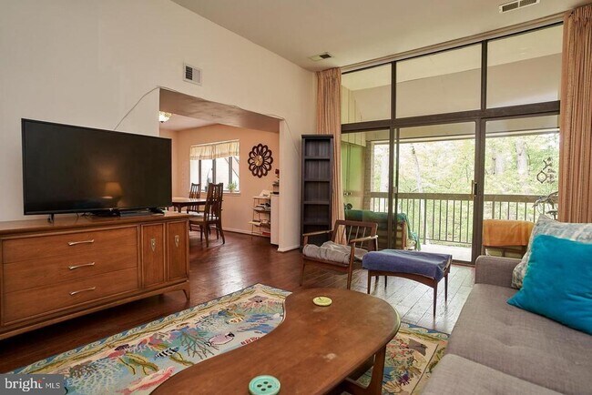Foto del edificio - 1650 Parkcrest Cir