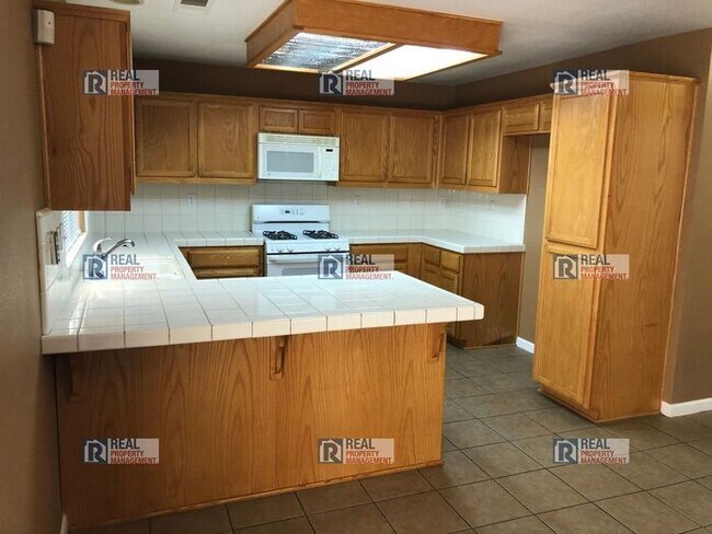 Building Photo - Riverbank "Crossroads" 4 Bedroom 3 Bath + ...