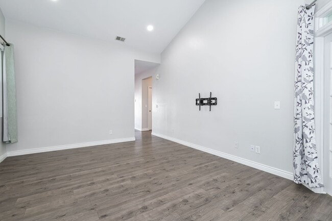 Foto del edificio - Bright & Airy 3 Bed/2 Bath with Attached Garage