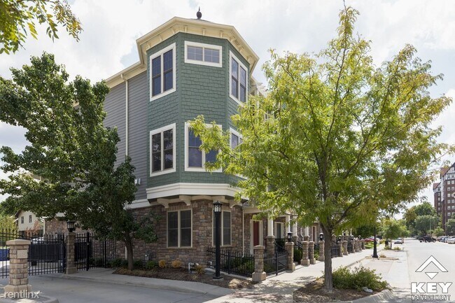 Foto del edificio - 2 br, 3.5 bath Townhome - 142 N Rutan St