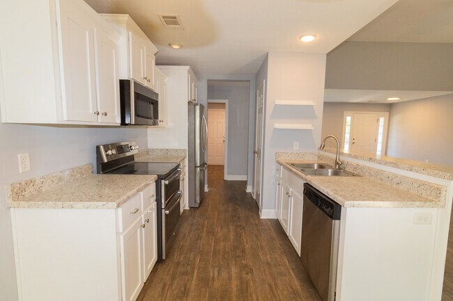 Foto del edificio - 218 Stillwater Dr