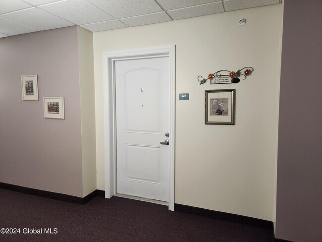 Foto del edificio - 8 Wall St