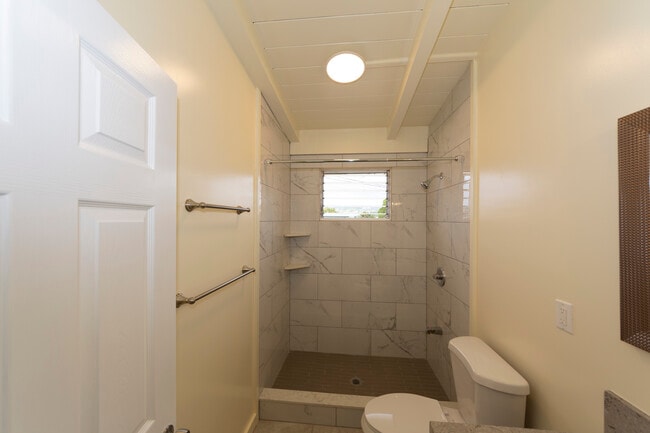 Building Photo - 723 Hoomalimali St